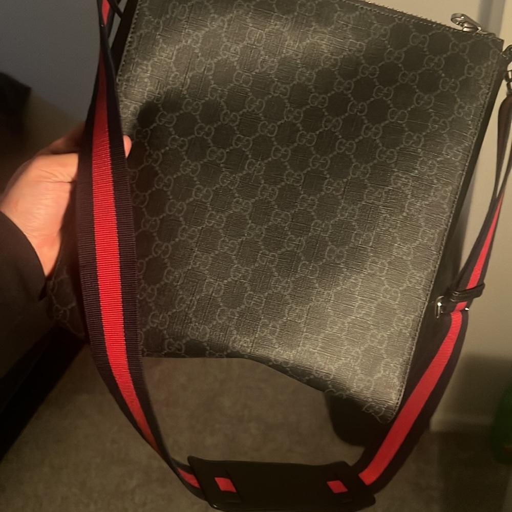 Gucci - Picture 2 of 4